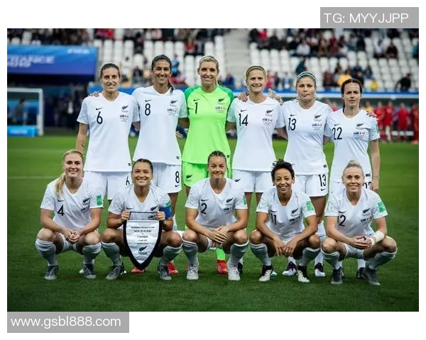 挪威女足与英格兰女足比赛前瞻分析及战术对比探讨